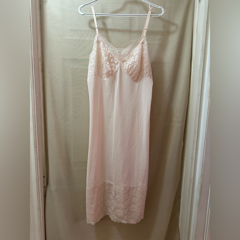 Vintage Vanity Fair Lace Nylon Slip Dress Pink Lingerie 38T Tall boHo princess